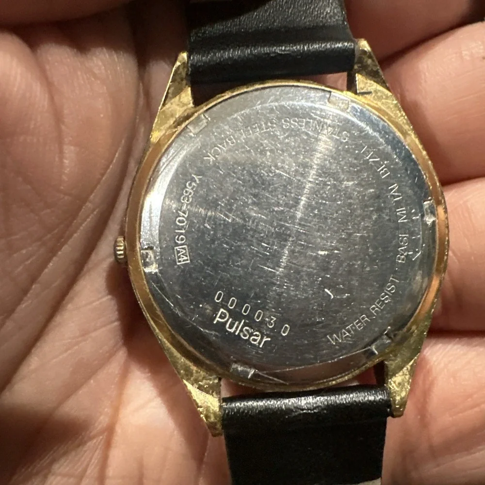 Working Vintage‎ PULSAR Gold Tone 36MM DAY Date Quartz Watch Black Leather Band